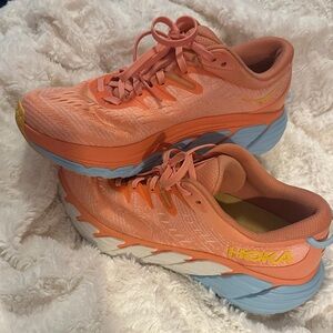 Hoka Women's Gaviota 4 in SHELLCORAL / PEACH PARFAIT
